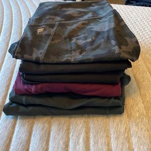 Fabletics Mila Pocket Capri Legging